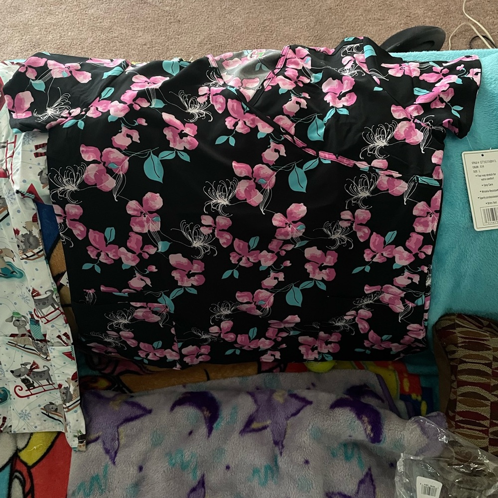 Brand new flower print scrub top from Uniform Advantage. Never worn before.